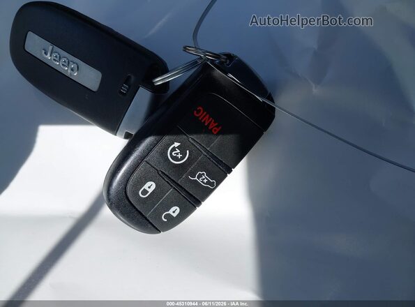 1C4RJFAG9JC124108 2018 JEEP GRAND CHEROKEE Gray Widok deski rozdzielczej