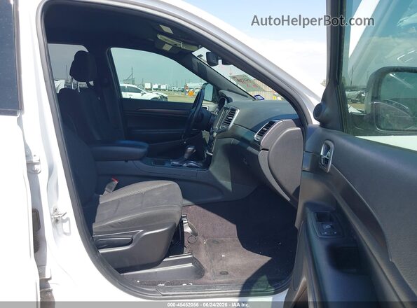 1C4RJFAGXJC370326 2018 JEEP GRAND CHEROKEE White Front interior view