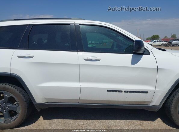 1C4RJFAGXJC370326 2018 JEEP GRAND CHEROKEE White Rear interior view