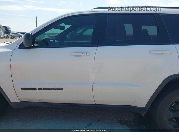 1C4RJFAGXJC370326 2018 JEEP GRAND CHEROKEE White 360 interior view
