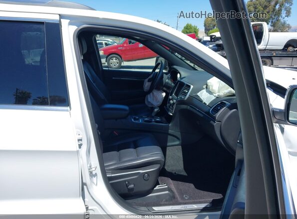 1C4RJFBG0JC493082 2018 JEEP GRAND CHEROKEE Белый Вид салона спереди