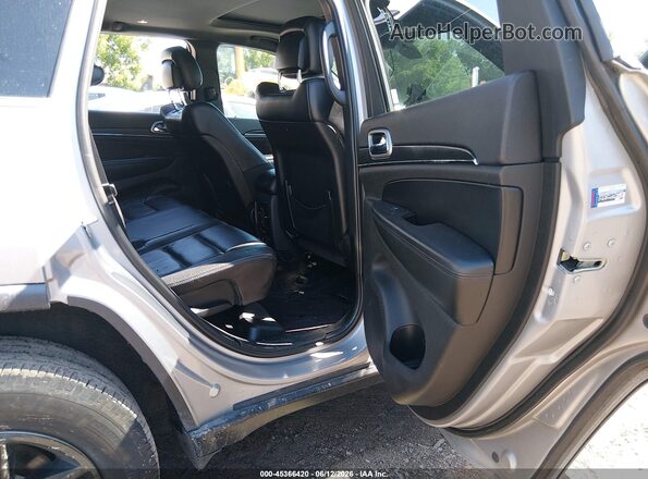1C4RJFBG2JC379584 2018 JEEP GRAND CHEROKEE Silver Вид наклейки з VIN-кодом