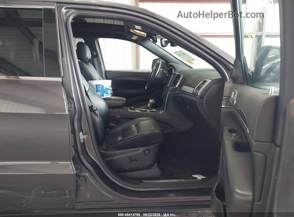 1C4RJFBG5JC154897 2018 JEEP GRAND CHEROKEE Gray Вид салону спереду