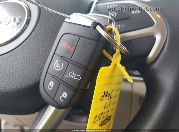 1C4RJFBG6HC822247 2017 JEEP GRAND CHEROKEE White Widok deski rozdzielczej