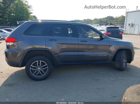 1C4RJFBG7HC761054 2017 JEEP GRAND CHEROKEE Gray Widok wnętrza z tyłu