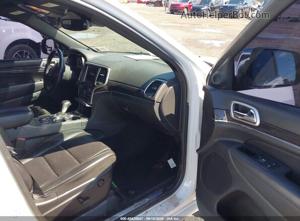 1C4RJFCG9JC230913 2018 JEEP GRAND CHEROKEE White Front interior view