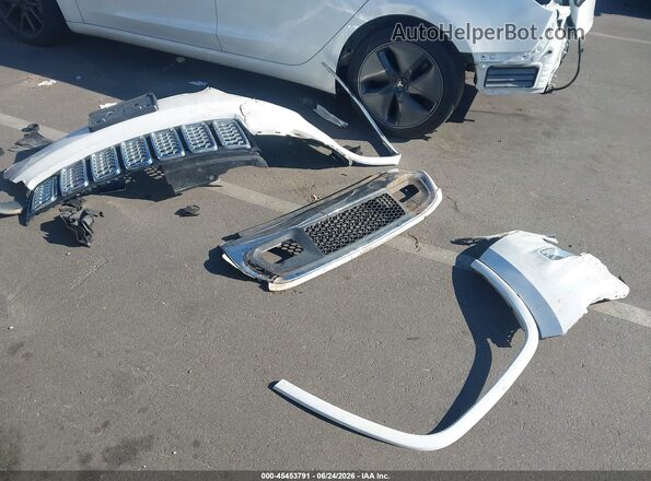 1C4RJFCT3JC166610 2018 JEEP GRAND CHEROKEE White Widok zestawu wskaźników