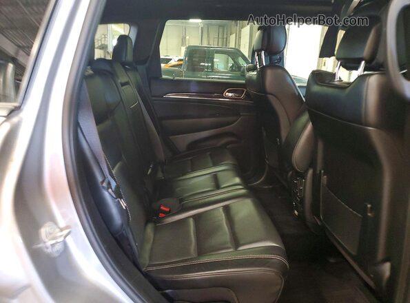 1C4RJFCTXHC749508 2017 JEEP GRAND Gray Rear interior view