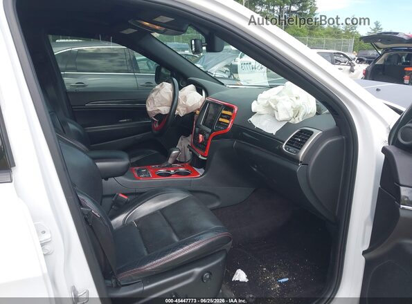1C4RJFLG1JC507523 2018 JEEP GRAND CHEROKEE White Front interior view