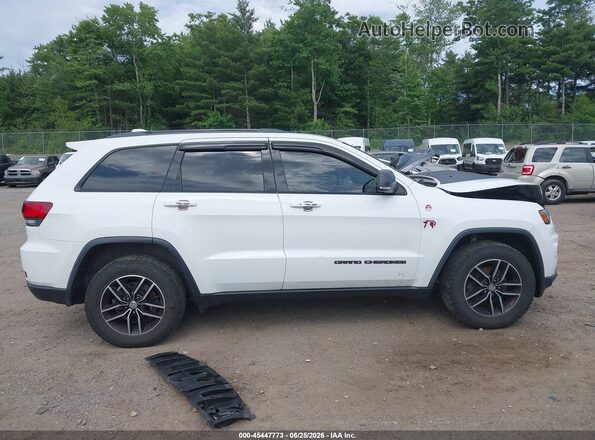 1C4RJFLG1JC507523 2018 JEEP GRAND CHEROKEE White 360 interior view