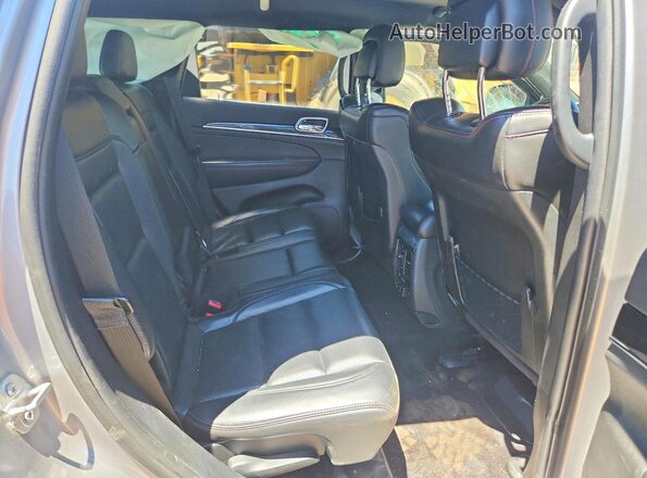 1C4RJFLG7JC427157 2018 JEEP GRAND Silver Widok tylnych siedzeń