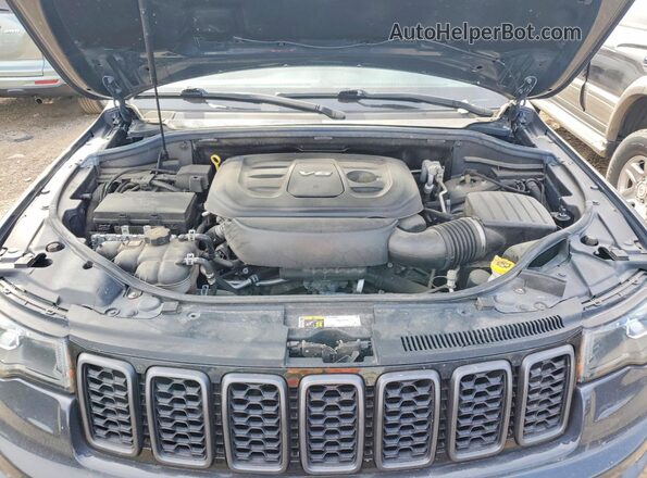 1C4RJFLG8JC357930 2018 JEEP GRAND Gray Rear interior view