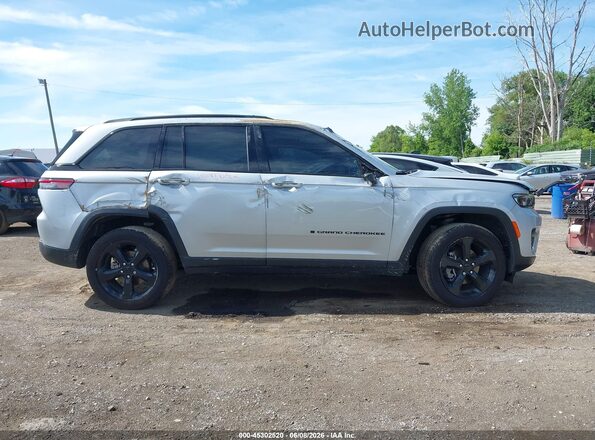 1C4RJHAG5SC363880 2025 JEEP GRAND CHEROKEE Silver Սալոնի հետևի տեսք