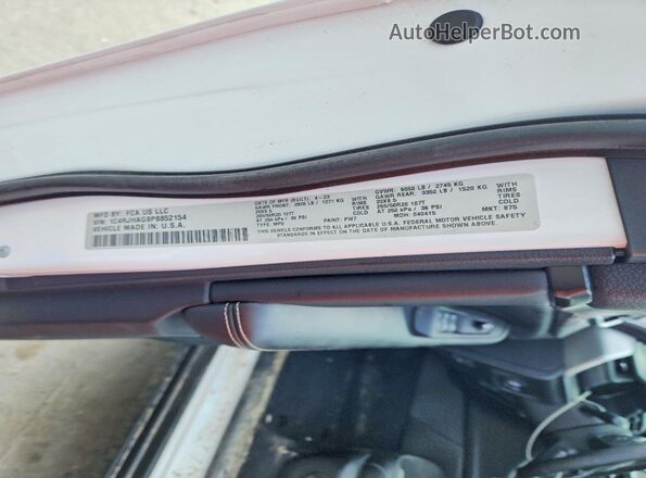 1C4RJHAG8P8852154 2023 JEEP GRAND White VIN կոդի պիտակի տեսք