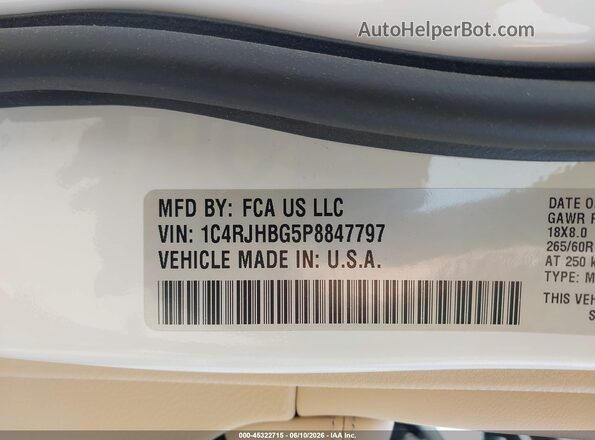 1C4RJHBG5P8847797 2023 JEEP GRAND CHEROKEE White Widok komory silnika
