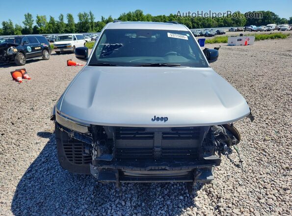 1C4RJKAG1P8873036 2023 JEEP GRAND Серебряный Вид спереди