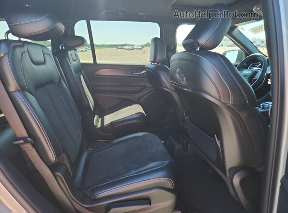 1C4RJKAG1P8873036 2023 JEEP GRAND Серебряный Вид задней части салона
