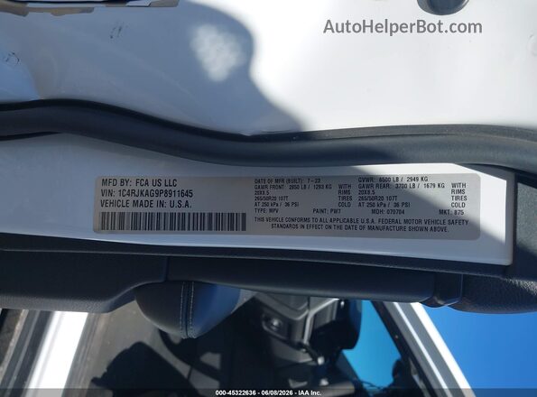 1C4RJKAG9P8911645 2023 JEEP GRAND CHEROKEE L White Vista del compartimento del motor
