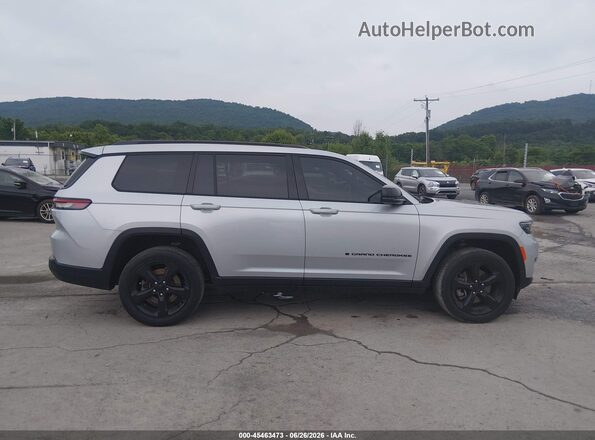 1C4RJKAGXP8832064 2023 JEEP GRAND CHEROKEE L Silver Rear interior view