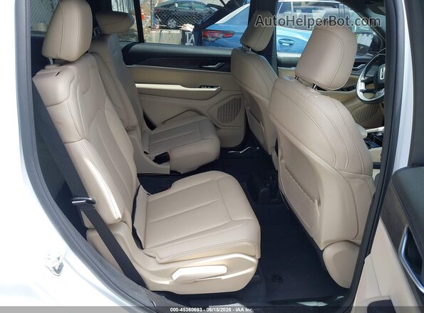 1C4RJKBG0P8880400 2023 JEEP GRAND CHEROKEE L White Widok naklejki z numerem VIN