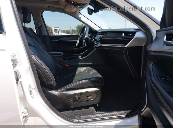 1C4RJKBG1N8585545 2022 JEEP GRAND CHEROKEE L White Front interior view