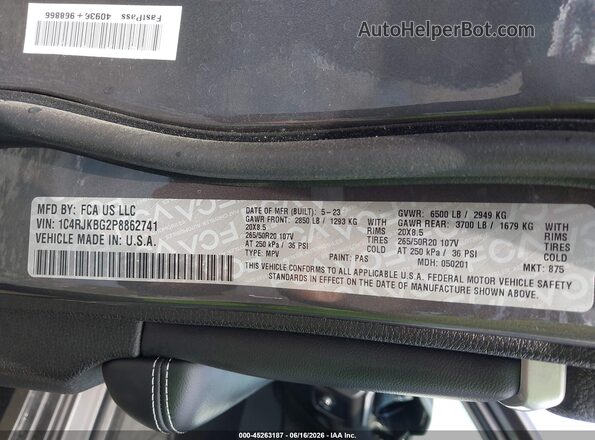1C4RJKBG2P8862741 2023 JEEP GRAND CHEROKEE L Gray Widok komory silnika