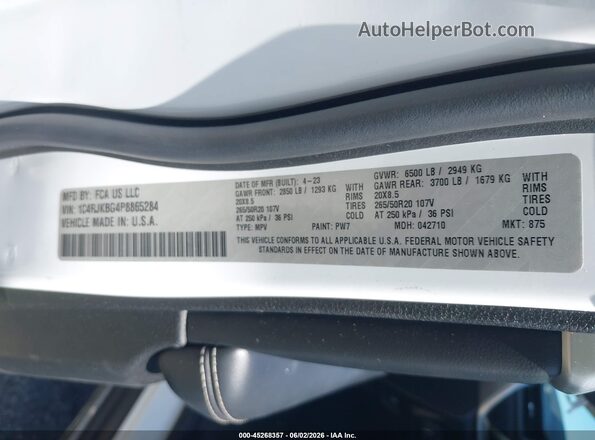 1C4RJKBG4P8865284 2023 JEEP GRAND CHEROKEE L White Vista del compartimento del motor