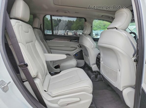 1C4RJKDG9M8143883 2021 JEEP GRAND White Widok wnętrza z tyłu