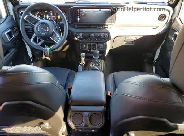 1C4RJXP68RW282664 2024 JEEP WRANGLER Белый Вид панели приборов