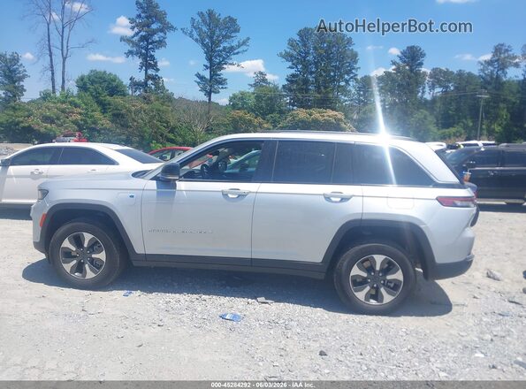 1C4RJYB66N8721307 2022 JEEP GRAND CHEROKEE 4XE Silver Widok wnętrza 360 stopni