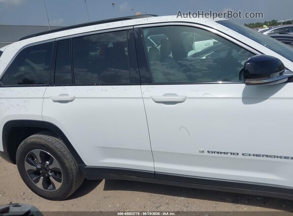 1C4RJYB68R8520823 2024 JEEP GRAND CHEROKEE 4XE White Սալոնի հետևի տեսք