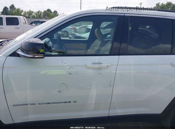 1C4RJYB68R8520823 2024 JEEP GRAND CHEROKEE 4XE White Սալոնի 360 աստիճան տեսք