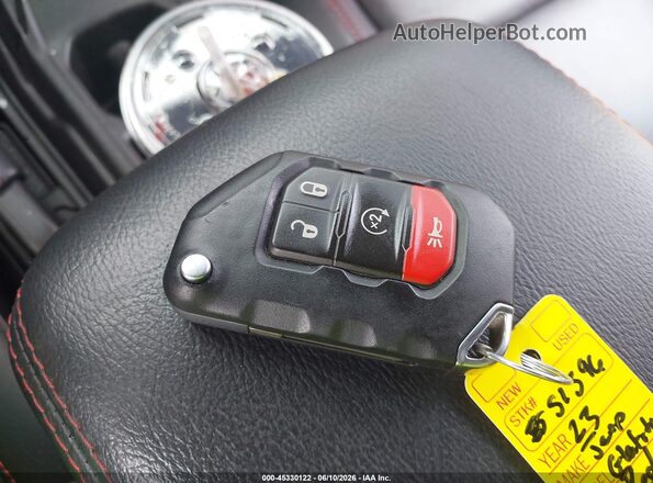 1C6JJTBG4PL563095 2023 JEEP GLADIATOR Red Vista del salpicadero