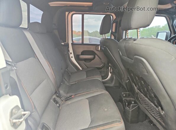 1C6JJTEG3ML583684 2021 JEEP GLADIATOR White Vista de los asientos traseros