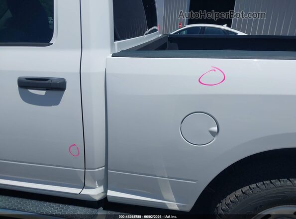 1C6RR6FG3JS272415 2018 RAM 1500 White 