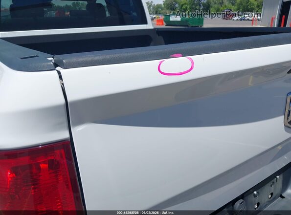 1C6RR6FG3JS272415 2018 RAM 1500 White 