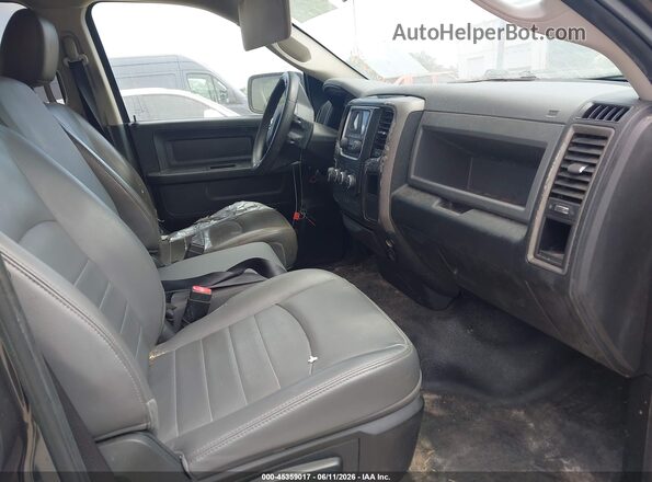 1C6RR6FG5HS703671 2017 RAM 1500 Серый Вид салона спереди