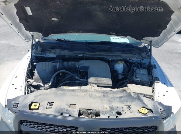 1C6RR6FG5JS272416 2018 RAM 1500 White Вид ззаду