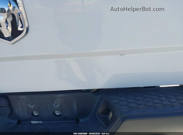 1C6RR6FG5JS272416 2018 RAM 1500 White Вид задньої частини салону