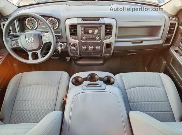 1C6RR6FG5LS114628 2020 RAM 1500 Серый Вид панели приборов