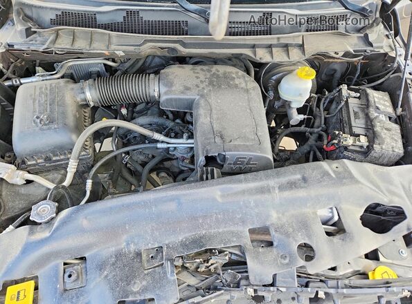 1C6RR6FG5LS114628 2020 RAM 1500 Серый Вид задней части салона