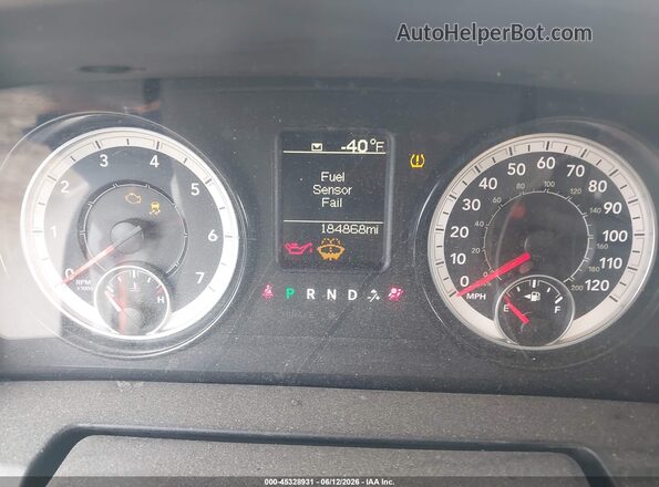 1C6RR6FT5HS782112 2017 RAM 1500 White Vista de los asientos traseros