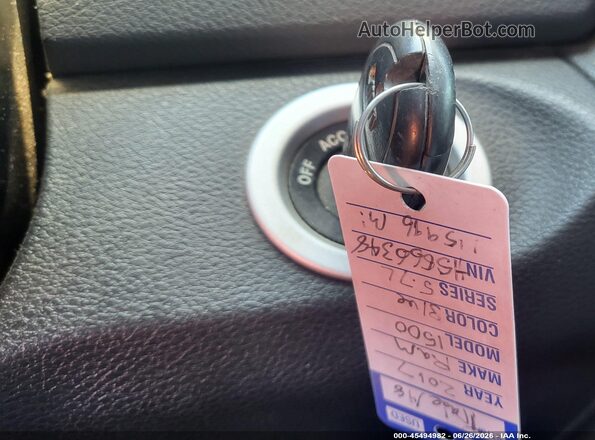 1C6RR6FT5HS866348 2017 RAM 1500 Синий Вид панели приборов