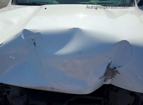 1C6RR6FT5JS317853 2018 RAM 1500 White Widok wnętrza z tyłu