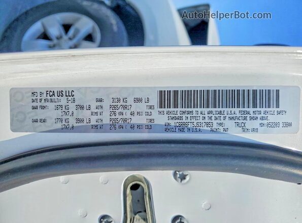 1C6RR6FT5JS317853 2018 RAM 1500 White Widok komory silnika