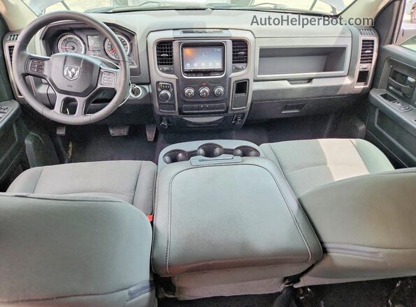 1C6RR6FTXJS193529 2018 RAM 1500 Gray Dashboard view