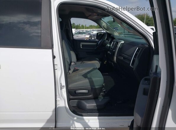 1C6RR6GT4HS512903 2017 RAM 1500 Белый Вид салона спереди