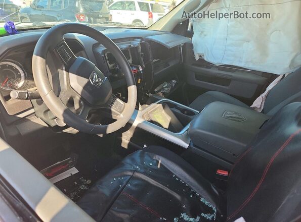 1C6RR6GT5JS173588 2018 RAM 1500 White Dashboard view