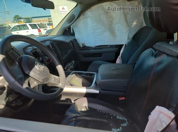 1C6RR6GT5JS173588 2018 RAM 1500 White Front interior view