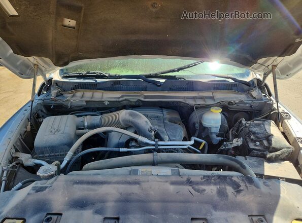 1C6RR6GT6JS123539 2018 RAM 1500 Silver Սալոնի հետևի տեսք